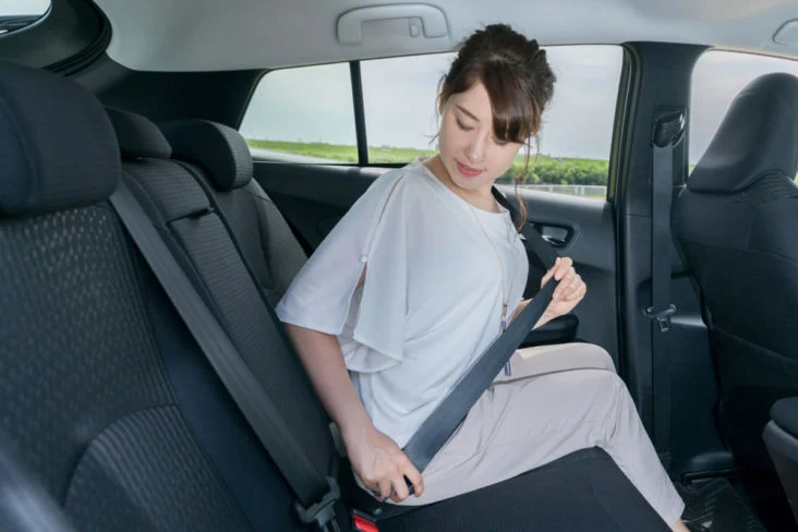 Usar o cinto traseiro é muito importante! Confira